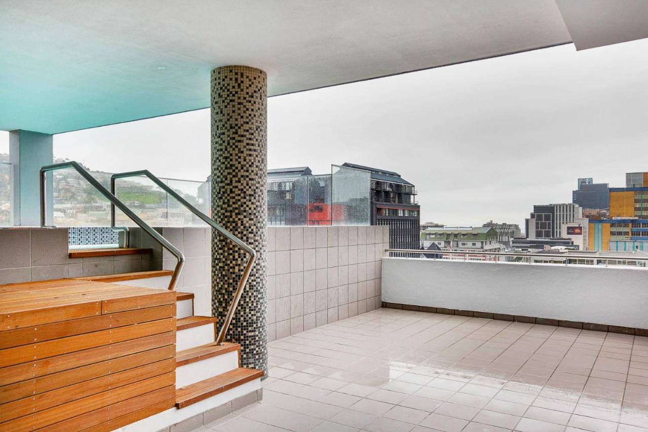 Backup-Powered Colourfull City Balcony Apartment Kaapstad Buitenkant foto
