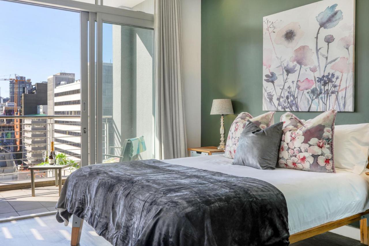 Backup-Powered Colourfull City Balcony Apartment Kaapstad Buitenkant foto