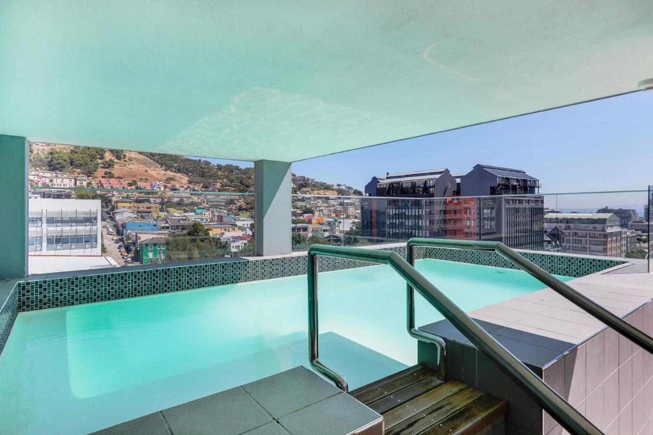 Backup-Powered Colourfull City Balcony Apartment Kaapstad Buitenkant foto