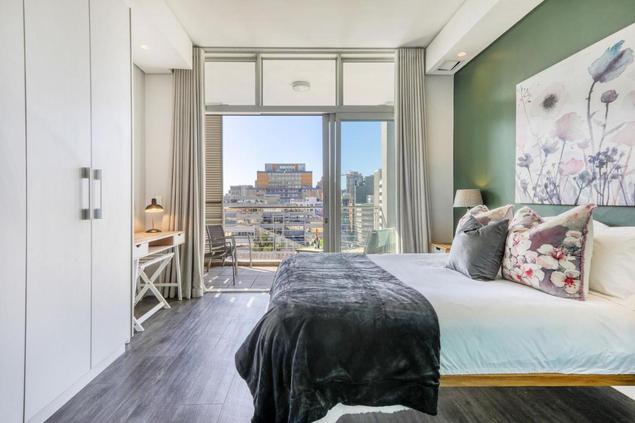 Backup-Powered Colourfull City Balcony Apartment Kaapstad Buitenkant foto